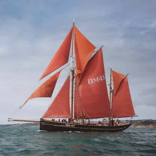 thumbnail_┬®-PTCreative-2018-H-OatesVenture-Sail-Dartmouth_5D_1849-V2_LR_CR
